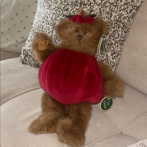 “Bearington Apple Dumpling" plush bear from the Bearington Collection